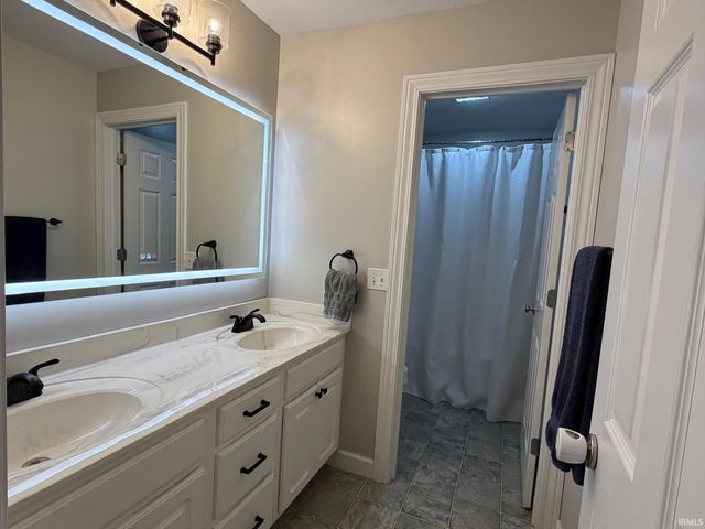 10062 Heather Brooke Drive, Osceola, IN 46561