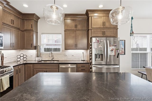 621 Thomas Street, New Albany, IN 47150