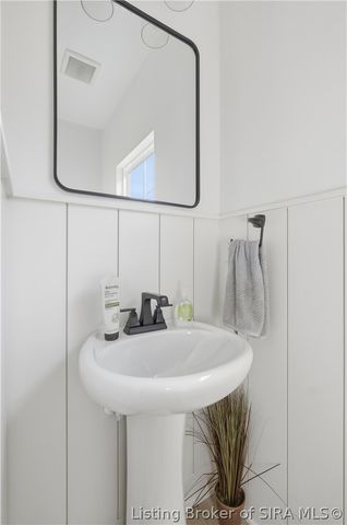 621 Thomas Street, New Albany, IN 47150