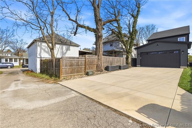 621 Thomas Street, New Albany, IN 47150