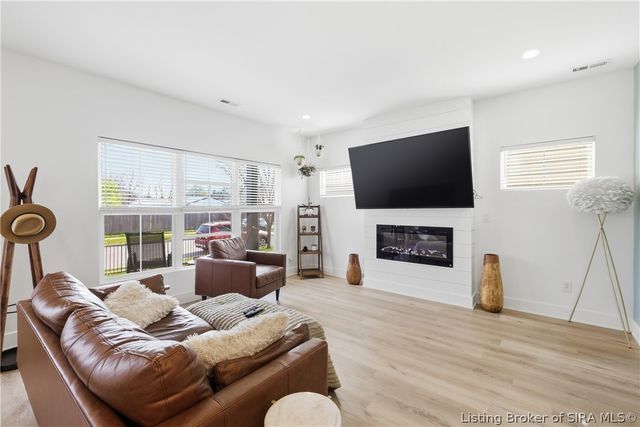 621 Thomas Street, New Albany, IN 47150