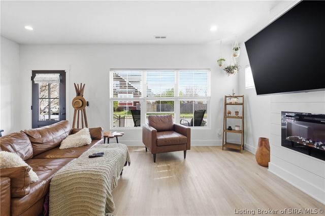 621 Thomas Street, New Albany, IN 47150