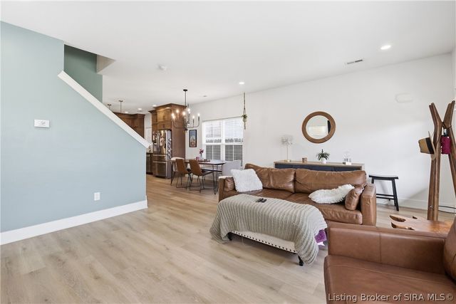 621 Thomas Street, New Albany, IN 47150