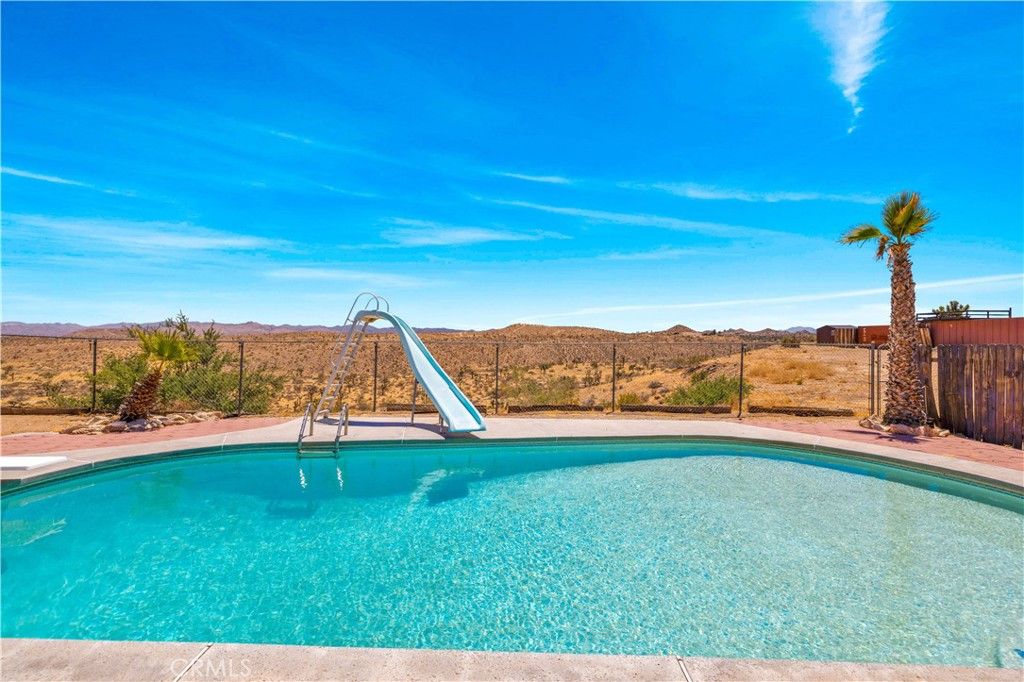 Image 10 of property listing at 57050 Mesa Drive, Yucca Valley, CA 92284