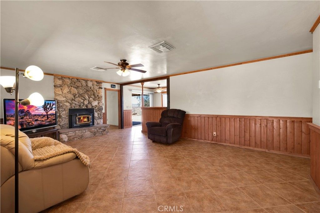 Image 11 of property listing at 57050 Mesa Drive, Yucca Valley, CA 92284