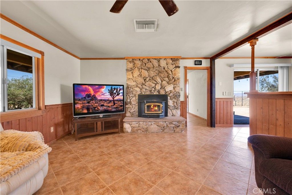 Image 13 of property listing at 57050 Mesa Drive, Yucca Valley, CA 92284