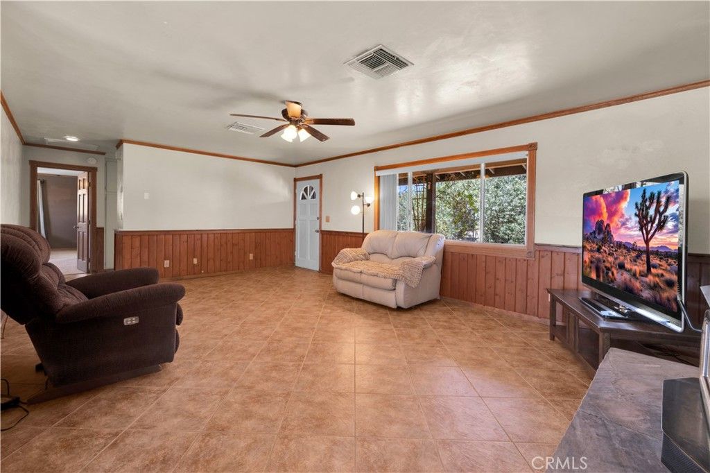 Image 14 of property listing at 57050 Mesa Drive, Yucca Valley, CA 92284