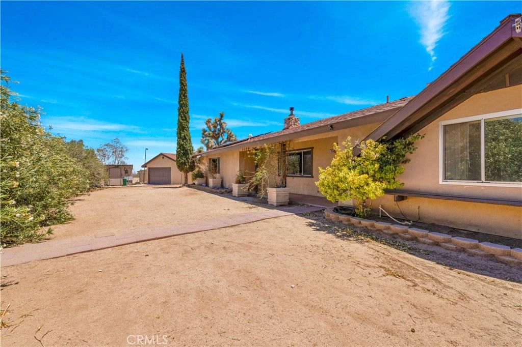 Image 7 of property listing at 57050 Mesa Drive, Yucca Valley, CA 92284