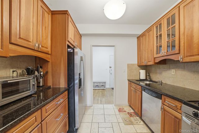 953 W Boston Post Road 3A, Mamaroneck, NY 10543