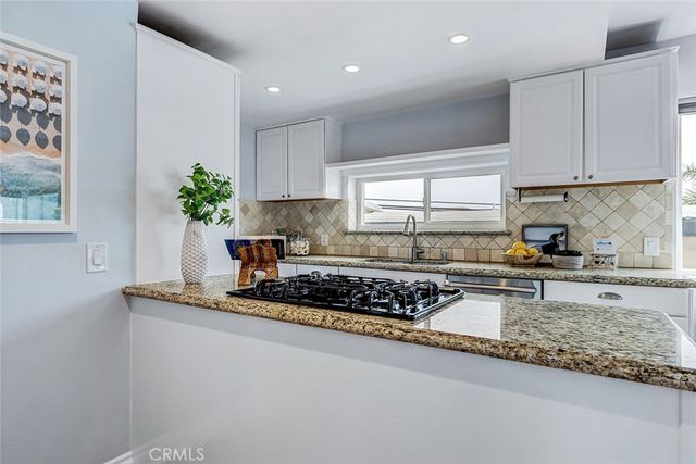 320 31st Street, Manhattan Beach, CA 90266