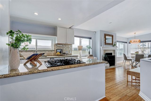 320 31st Street, Manhattan Beach, CA 90266