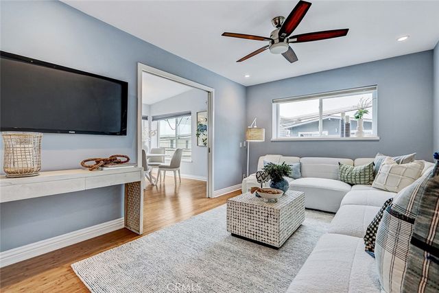 320 31st Street, Manhattan Beach, CA 90266