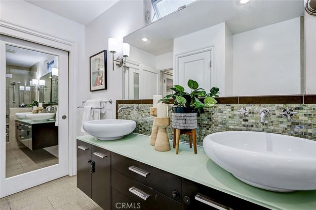 320 31st Street, Manhattan Beach, CA 90266