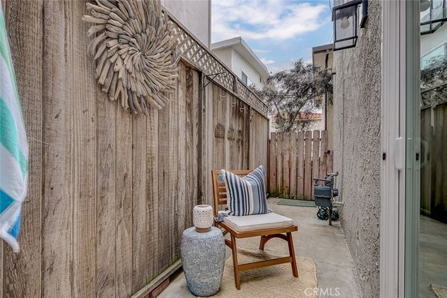 320 31st Street, Manhattan Beach, CA 90266