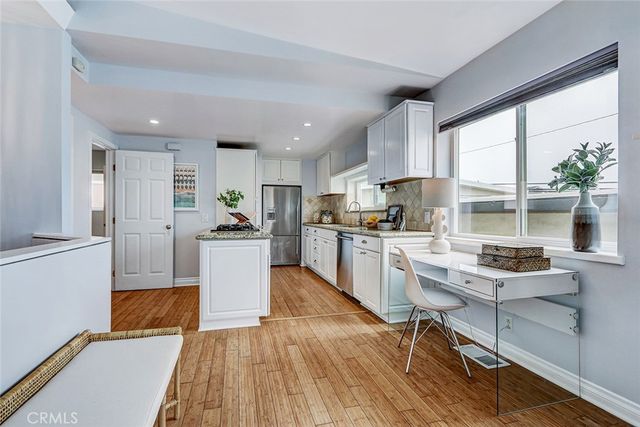 320 31st Street, Manhattan Beach, CA 90266