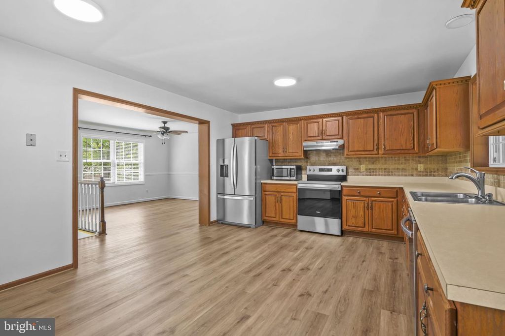 Image 10 of property listing at 23260 HILLTOP DR, Bushwood, MD 20618