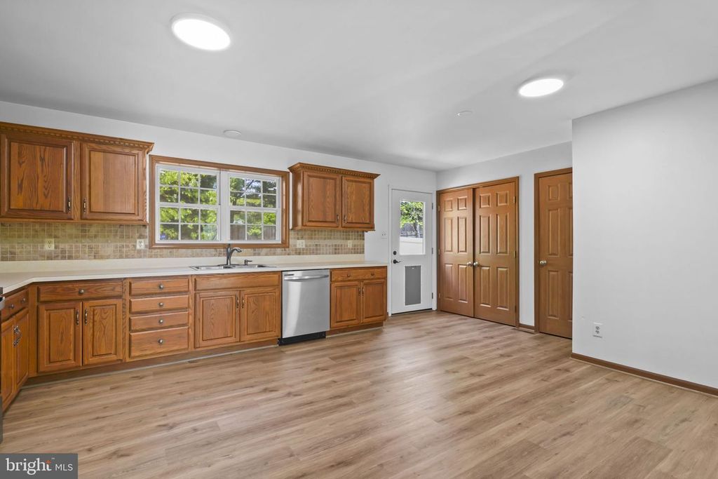 Image 11 of property listing at 23260 HILLTOP DR, Bushwood, MD 20618