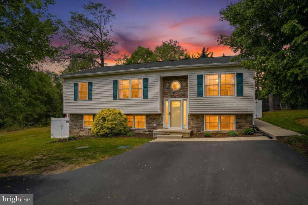 Image 2 of property listing at 23260 HILLTOP DR, Bushwood, MD 20618