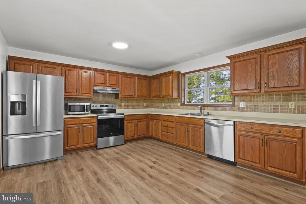 Image 8 of property listing at 23260 HILLTOP DR, Bushwood, MD 20618