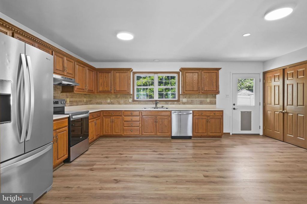 Image 9 of property listing at 23260 HILLTOP DR, Bushwood, MD 20618