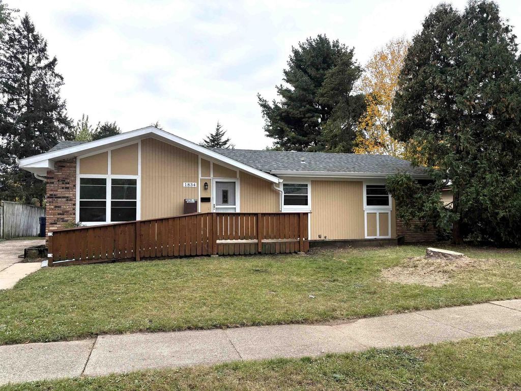 1834 S Crosby Avenue, Janesville, WI 53546