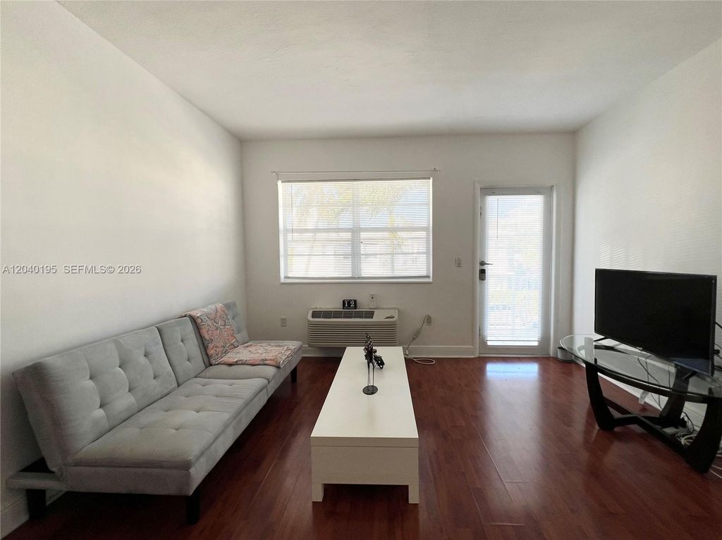 450 77th St 6, Miami Beach, FL 33141