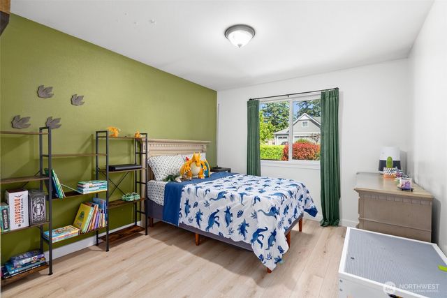 100 E Cardinal Court, Allyn, WA 98524