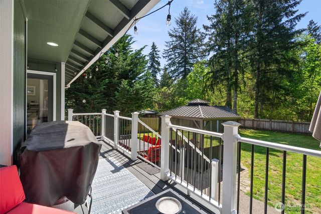 100 E Cardinal Court, Allyn, WA 98524