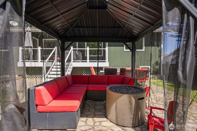 100 E Cardinal Court, Allyn, WA 98524