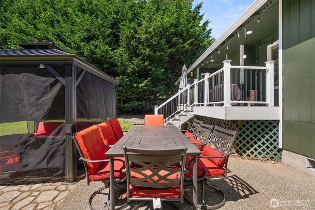 100 E Cardinal Court, Allyn, WA 98524