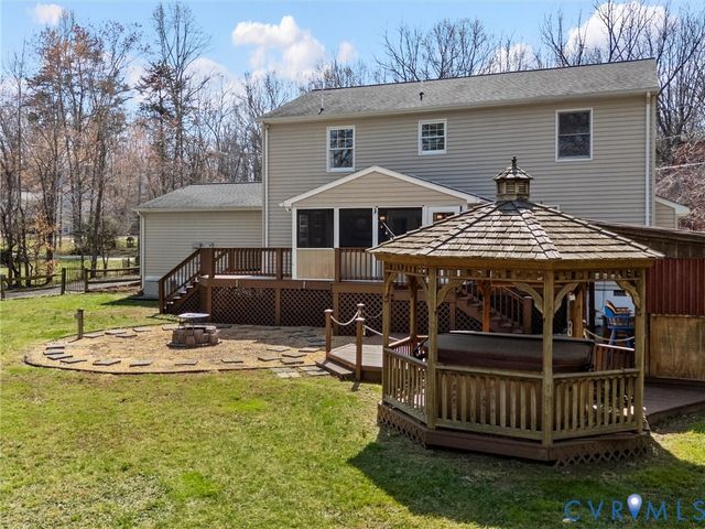 364 Poplar Dr, Louisa, VA 23093