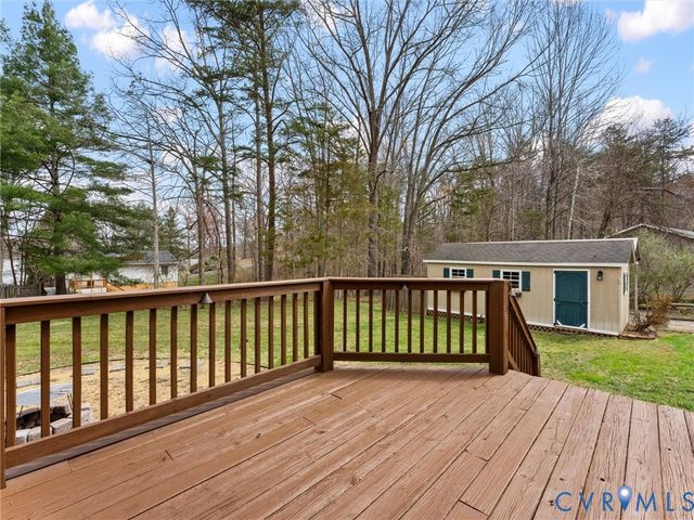364 Poplar Dr, Louisa, VA 23093