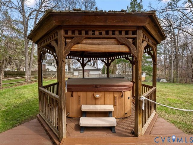 364 Poplar Dr, Louisa, VA 23093
