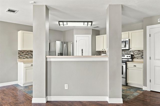 208 Rock Hound LN, Liberty Hill, TX 78642