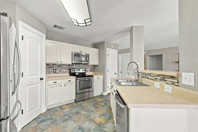 208 Rock Hound LN, Liberty Hill, TX 78642
