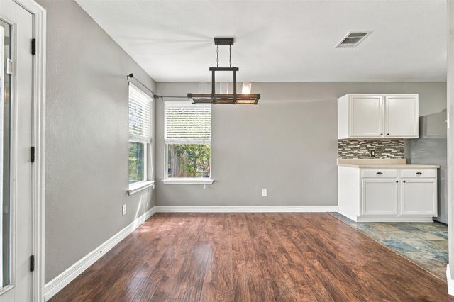 208 Rock Hound LN, Liberty Hill, TX 78642