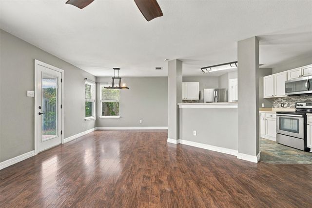 208 Rock Hound LN, Liberty Hill, TX 78642