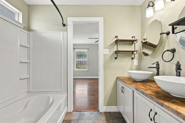 208 Rock Hound LN, Liberty Hill, TX 78642