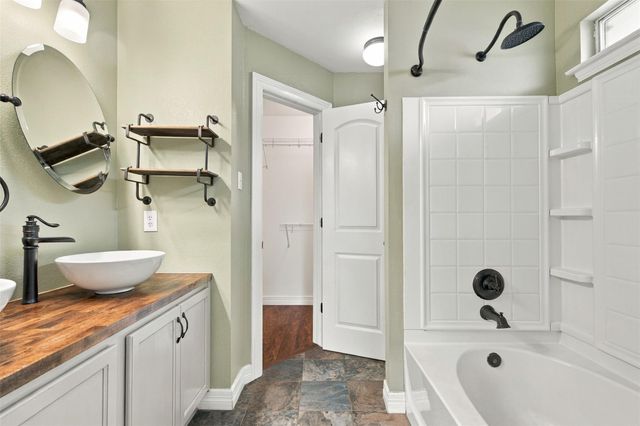 208 Rock Hound LN, Liberty Hill, TX 78642