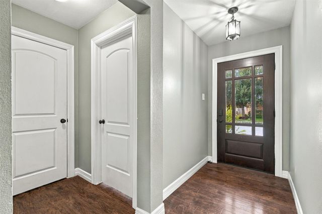 208 Rock Hound LN, Liberty Hill, TX 78642