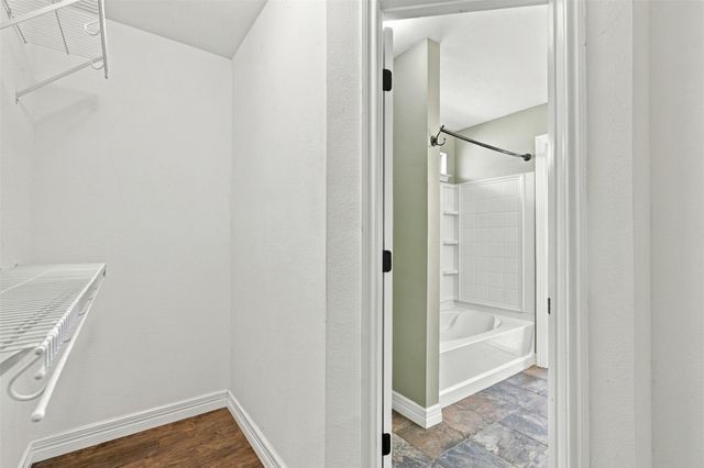 208 Rock Hound LN, Liberty Hill, TX 78642