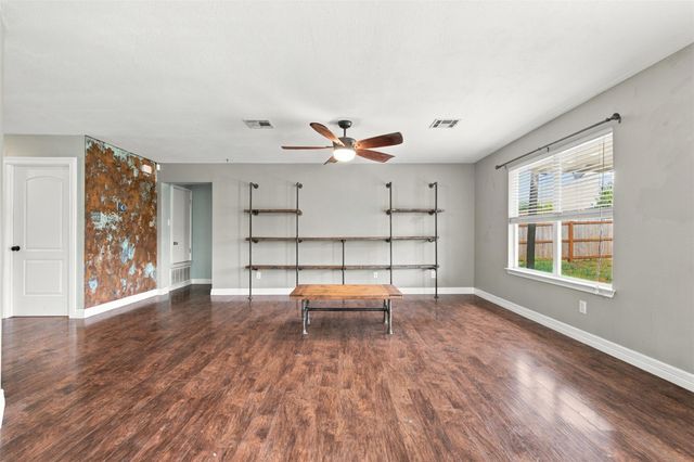 208 Rock Hound LN, Liberty Hill, TX 78642