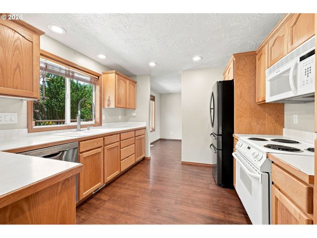 13073 SMOKE TREE Pl, Oregon City, OR 97045