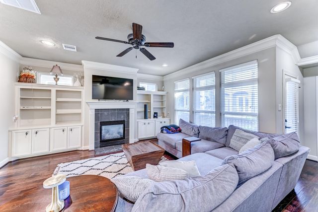 1325 W 24th Street D, Houston, TX 77008