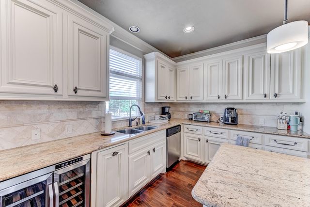 1325 W 24th Street D, Houston, TX 77008