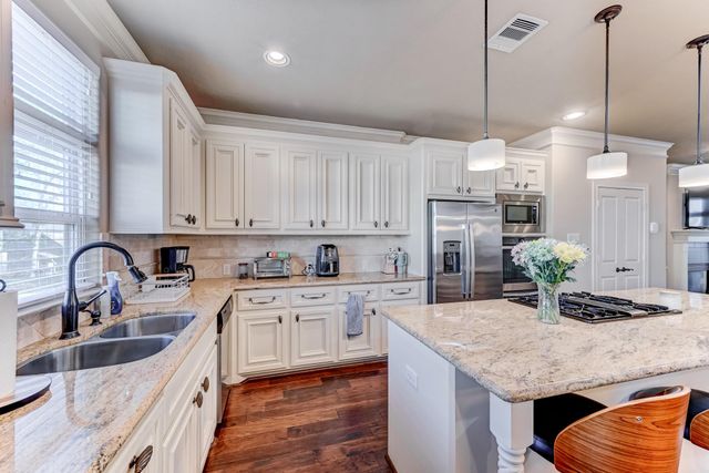 1325 W 24th Street D, Houston, TX 77008