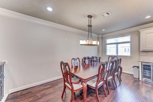 1325 W 24th Street D, Houston, TX 77008