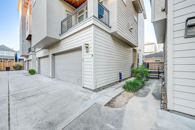 1325 W 24th Street D, Houston, TX 77008