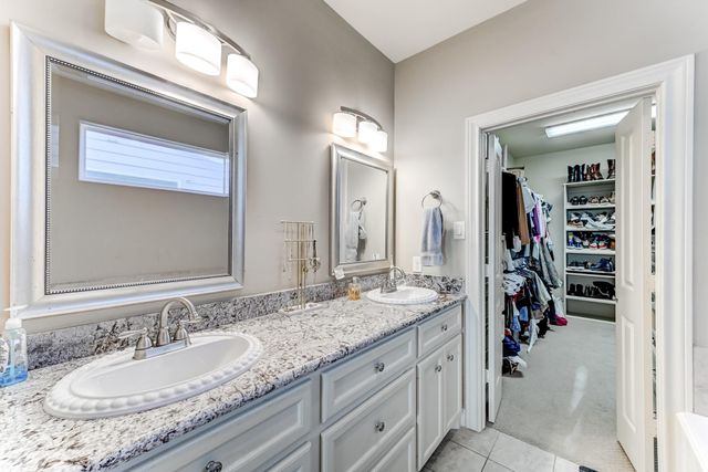 1325 W 24th Street D, Houston, TX 77008