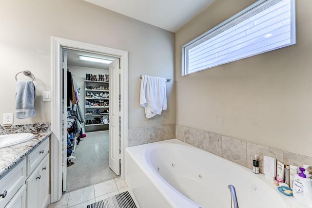 1325 W 24th Street D, Houston, TX 77008